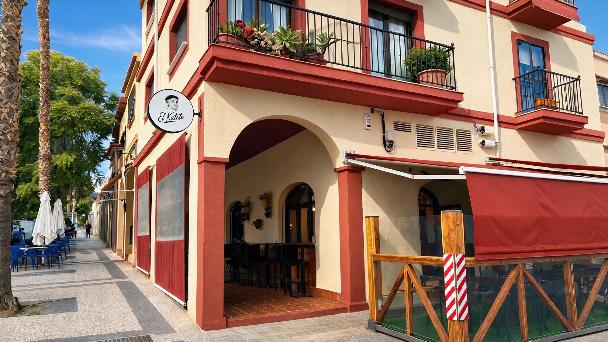 Fachada de El Kateto, bar de tapas y raciones en Motril